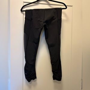 Lululemon black cropped leggings with mesh pockets size 6